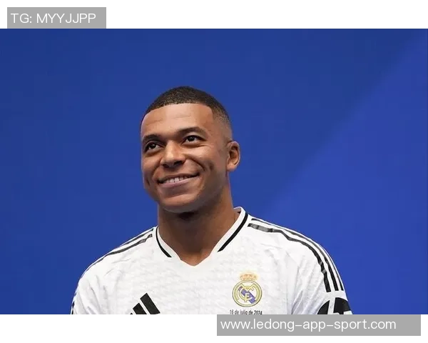 姆巴佩幽默回应对方球迷法语嘲讽称口音太烂引发笑声